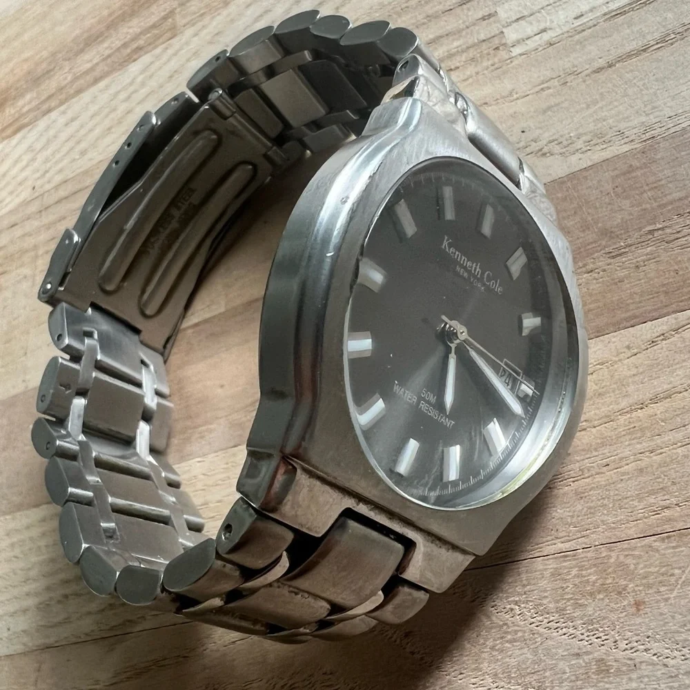 Kenneth Cole New York men’s stainless steel dress watch NEW BATTERY